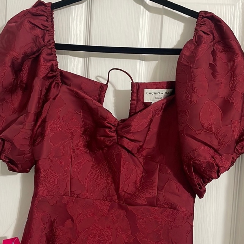Sachin & Babi
Gabby Floral Jacquard Sweetheart Neck Short Puff Sleeve CutOutBack - Picture 7 of 9
